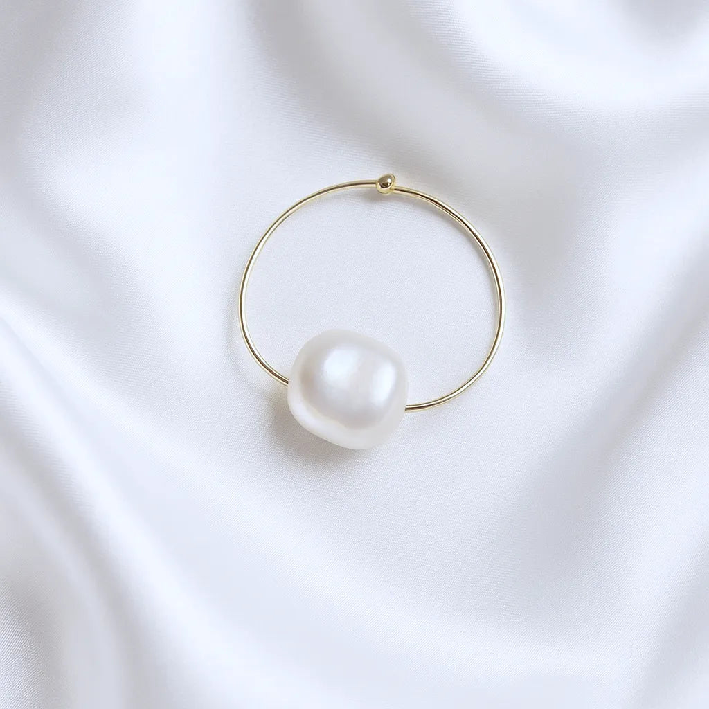 Perle Élégante Oval Pearl Earrings