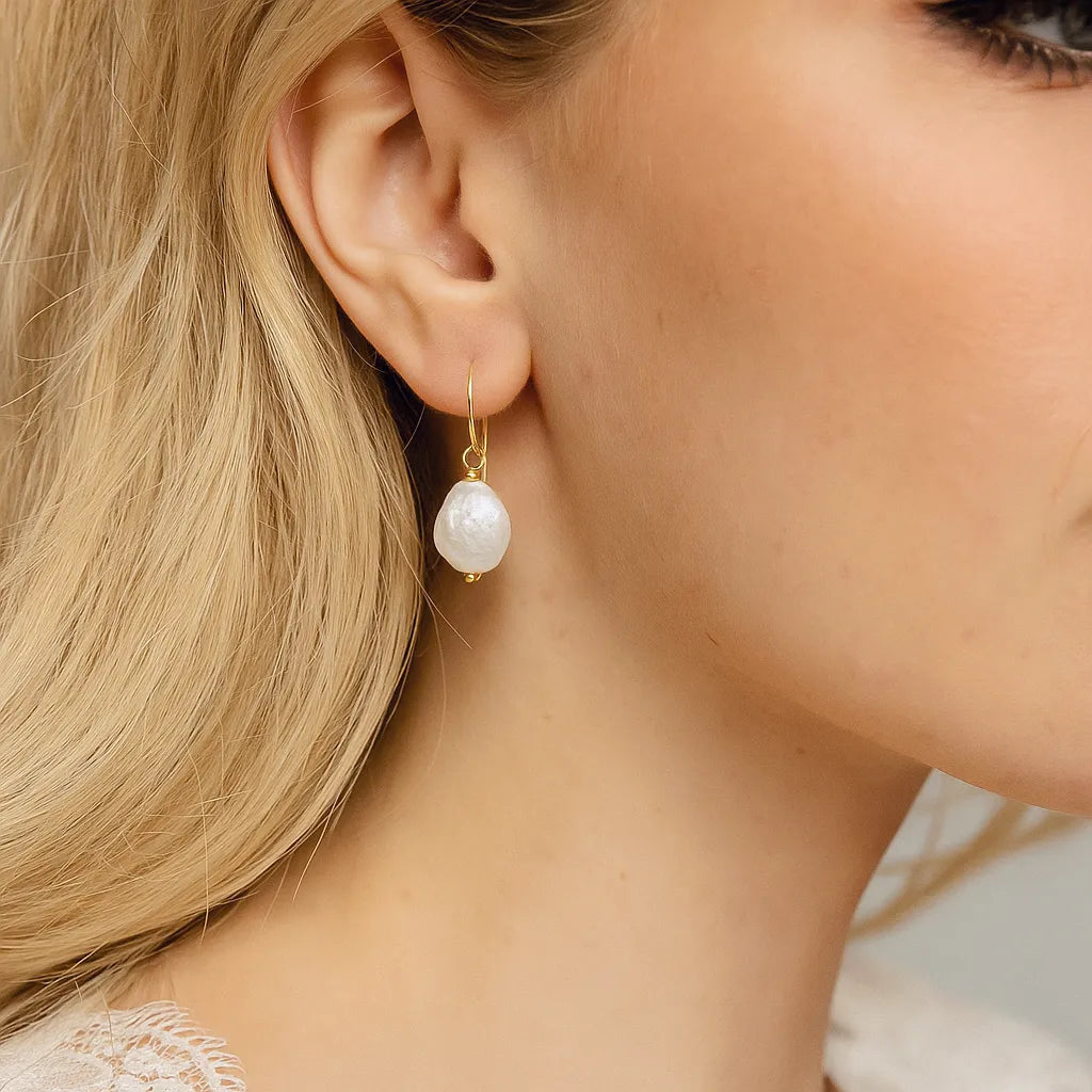 Clair de Rêve Baroque Hook Pearl Earrings