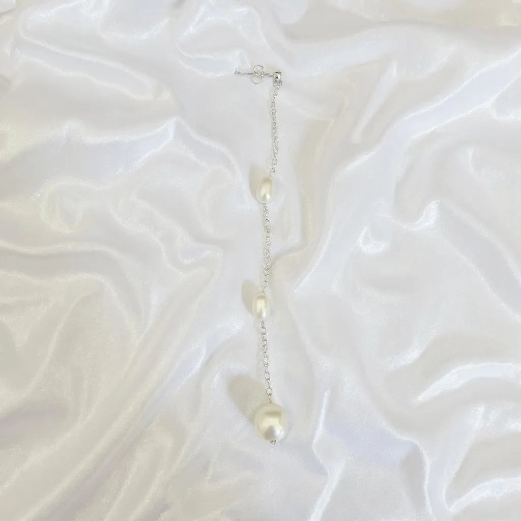 Vent Saphir Silver Stud Long Three Pearl Drop Earrings