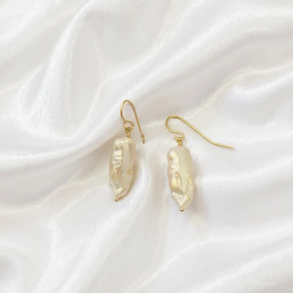 Perla Opaline Hook Pearl Drop Earring