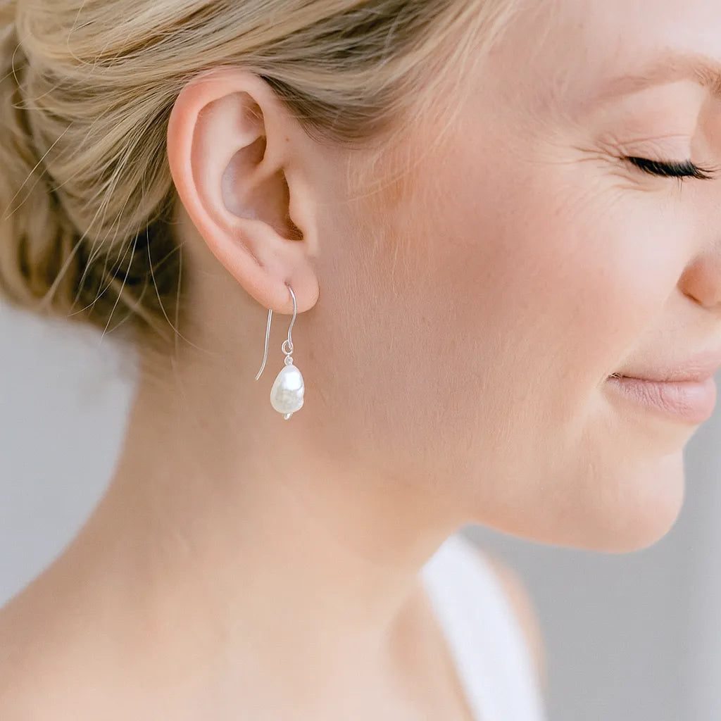 Clair de Rêve Baroque Fresh Water Hook Pearl Earrings