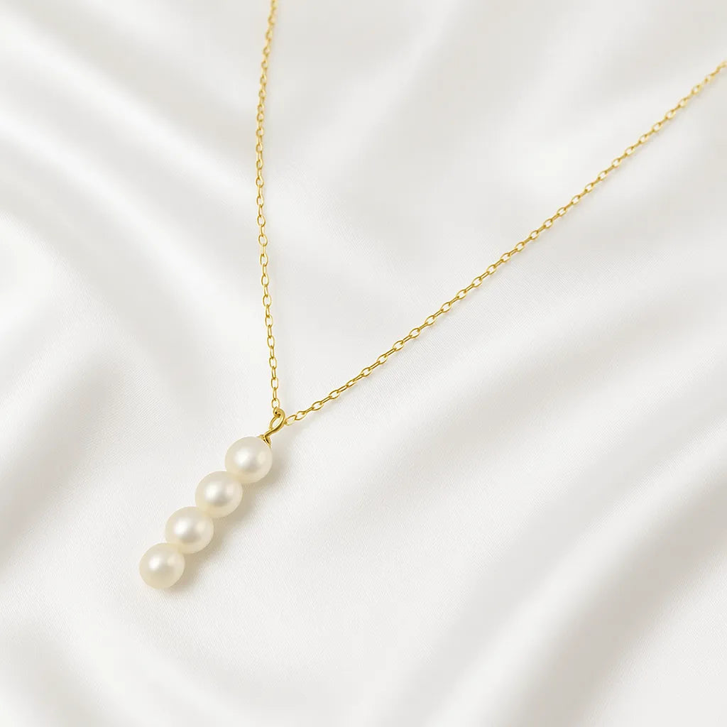Vent Saphir Stud Earrings & Vent Saphir Pearl Necklace Set