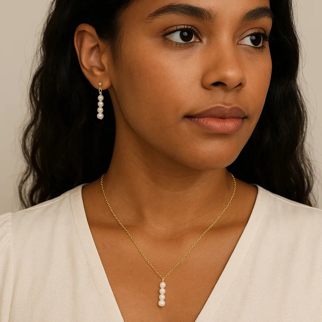 Vent Saphir Stud Earrings & Vent Saphir Pearl Necklace Set