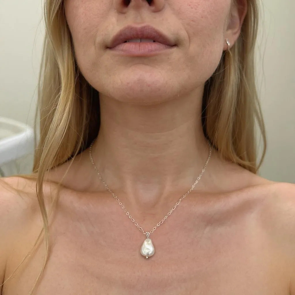 Fleur de Perle Silver Single Baroque Pearl Pendant Necklace