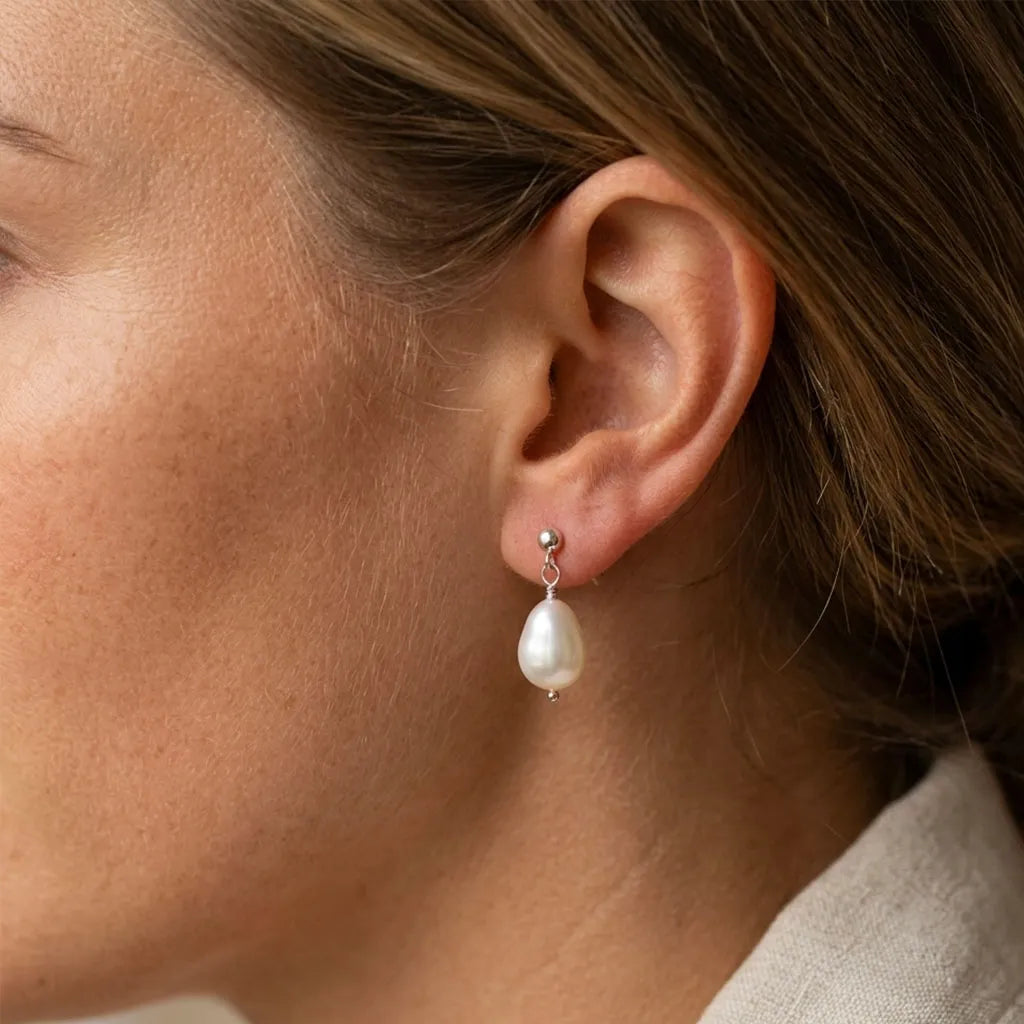Close-up of Vita Perlata baroque freshwater pearl and 925 sterling silver ball stud connector