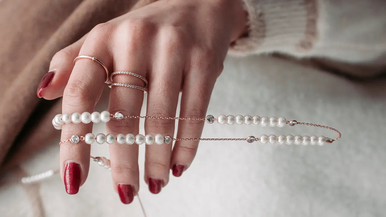How to Mix and Match Jewelry Like a Pro