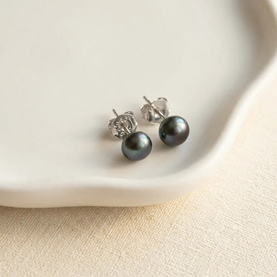 Black-silver-pearl-stud-earrings