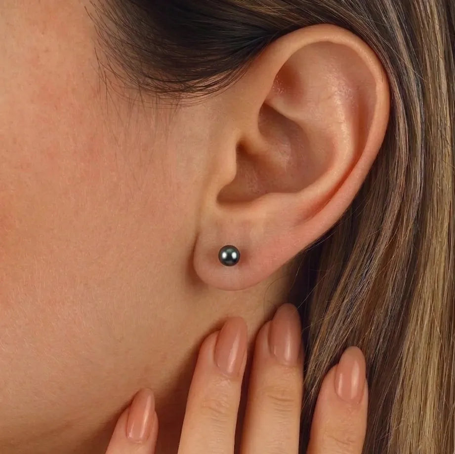 Black Freshwater Pearl Stud Earrings – 925 Sterling Silver, 7mm | CarlOliver