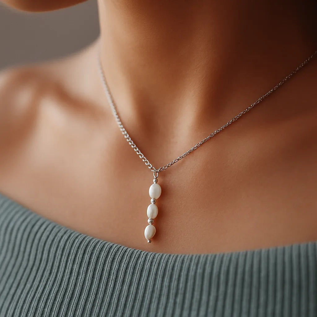 Lueur d’Or Silver Triple Drop Pearl Pendant Necklace