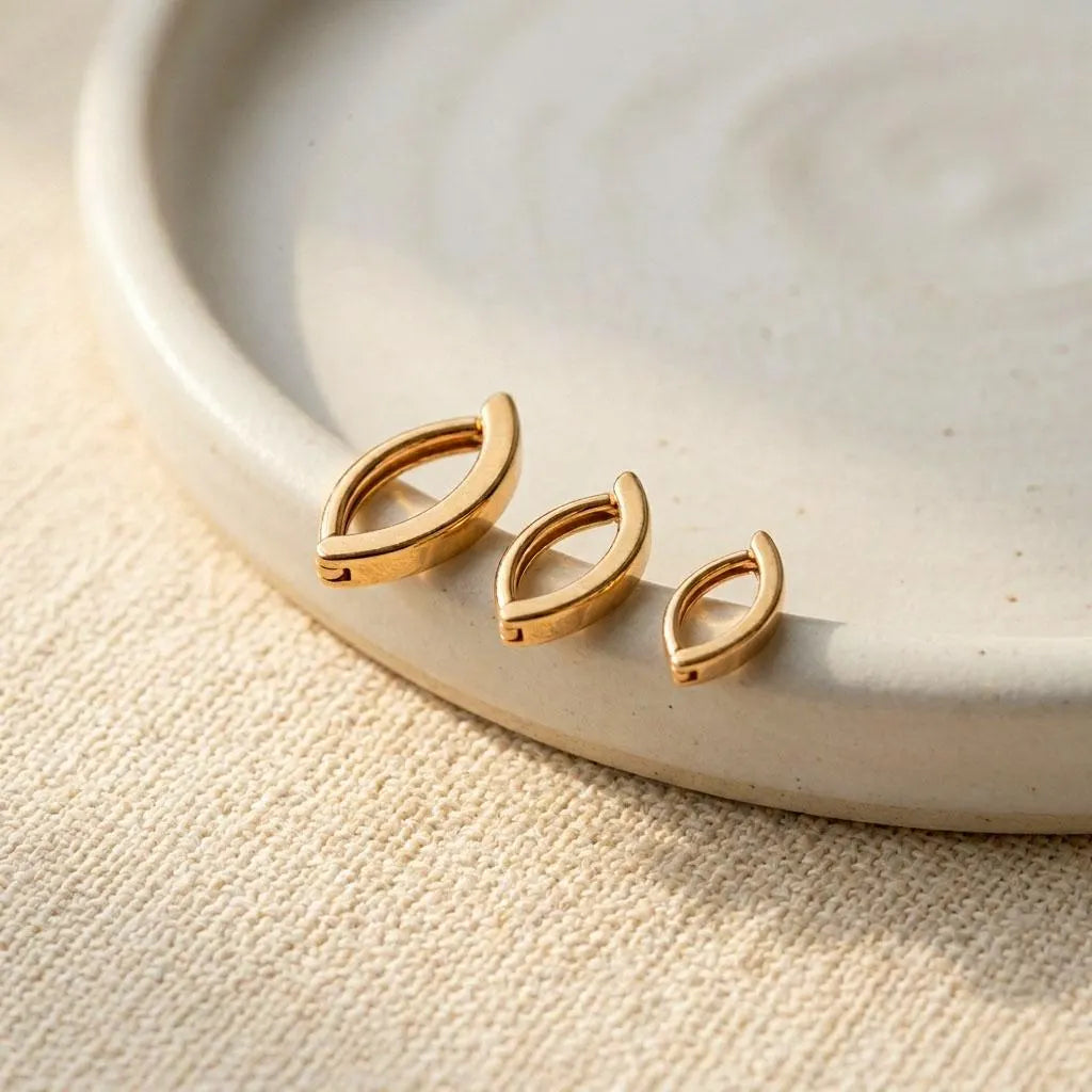 Gold leaf-shaped belly bars on a beige plate